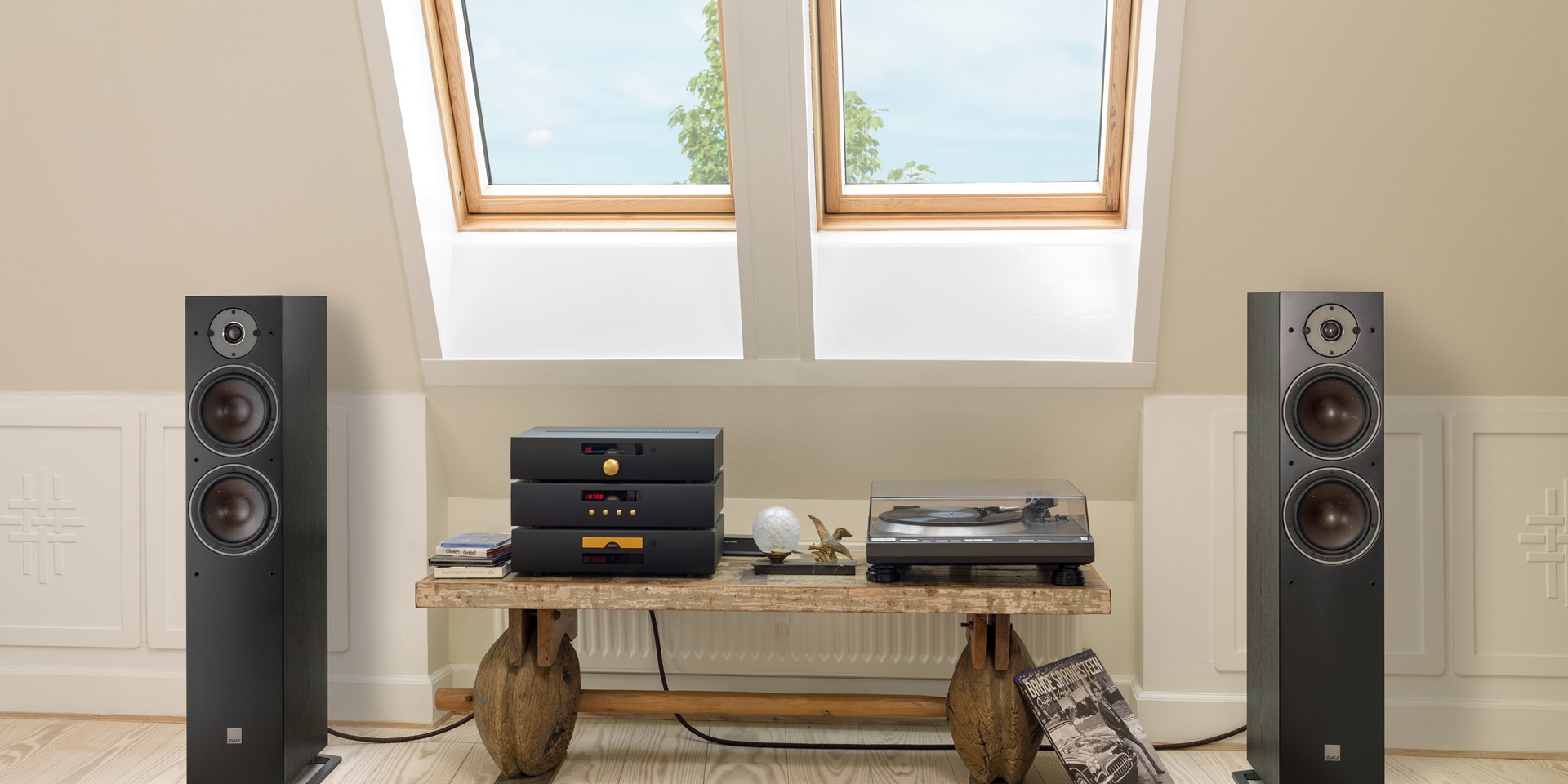 DALI Obreon 7 Black Hi-Fi zvočnik (1 kos)